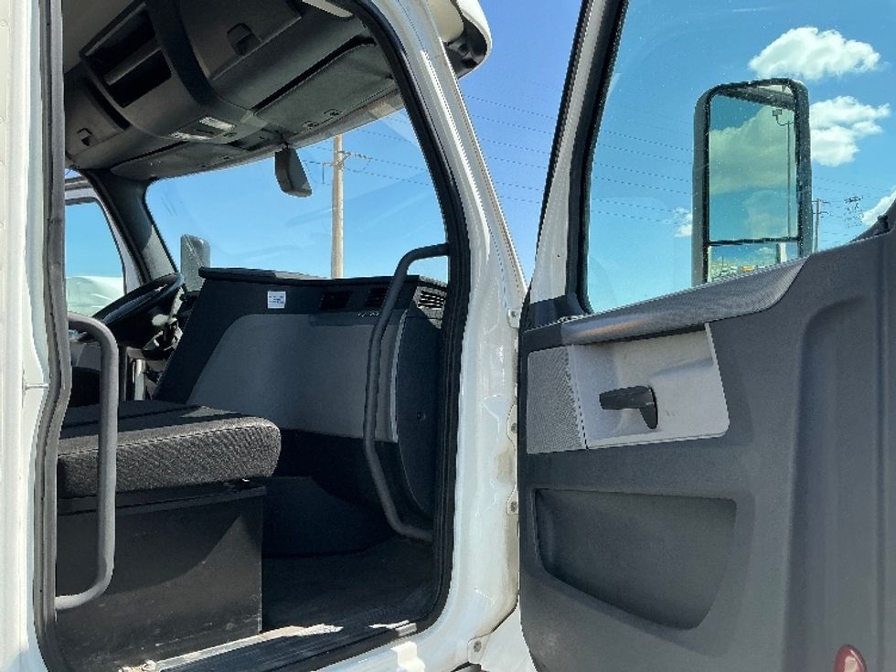 Day Cab Tractor-Heavy Duty Tractors-Freightliner-2020-T12664ST-Denver-CO-293,511\n\t\tmiles-$ 57,250 - Image 12