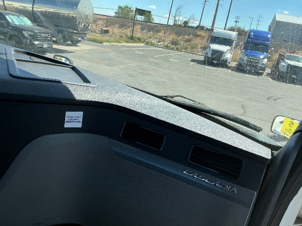 Day Cab Tractor-Heavy Duty Tractors-Freightliner-2020-T12664ST-Denver-CO-293,511\n\t\tmiles-$ 57,250 - Image 13