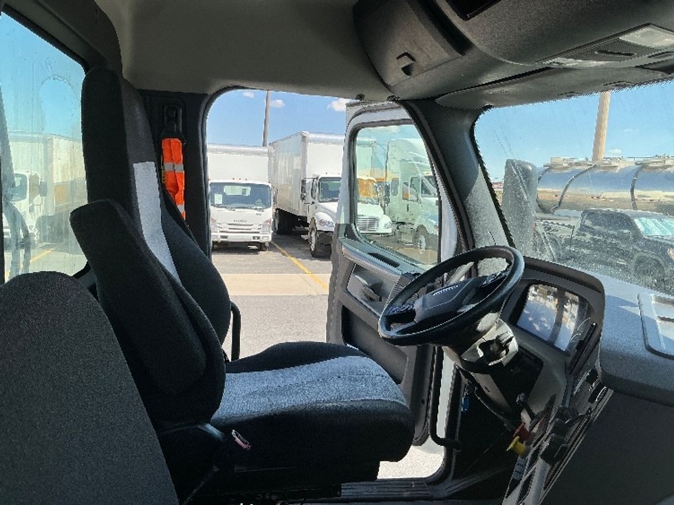 Day Cab Tractor-Heavy Duty Tractors-Freightliner-2020-T12664ST-Denver-CO-293,511\n\t\tmiles-$ 57,250 - Image 14