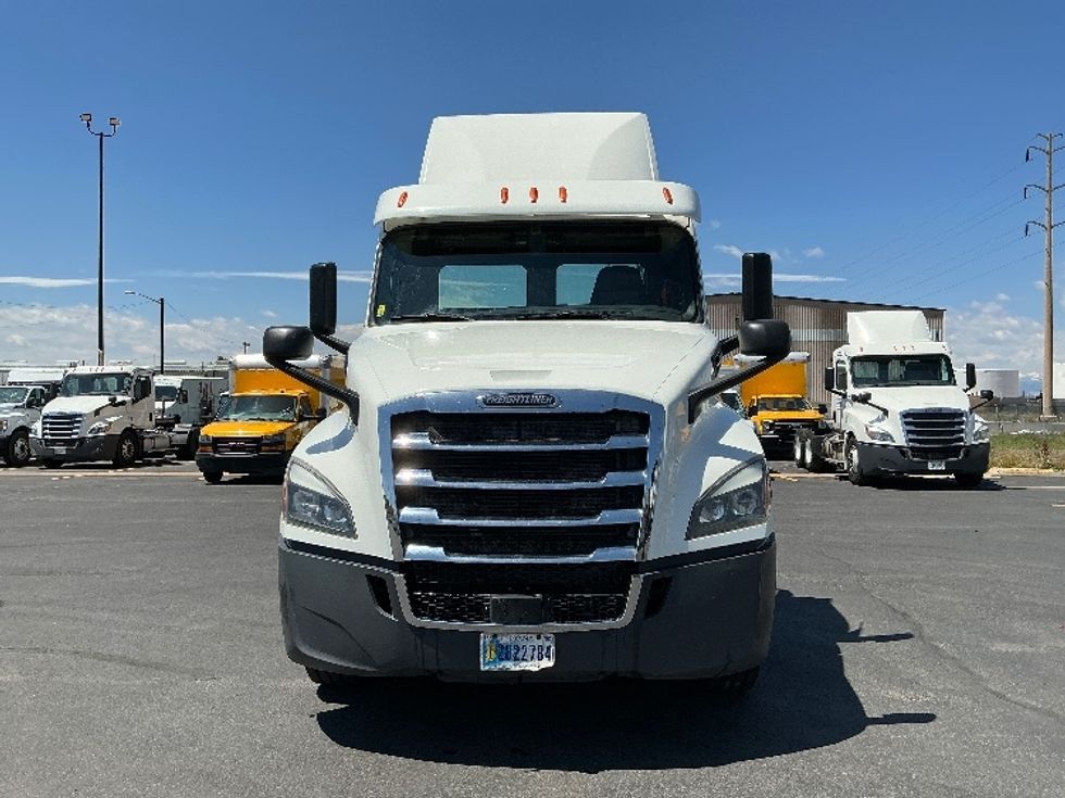Day Cab Tractor-Heavy Duty Tractors-Freightliner-2020-T12664ST-Denver-CO-293,511\n\t\tmiles-$ 57,250 - Image 2