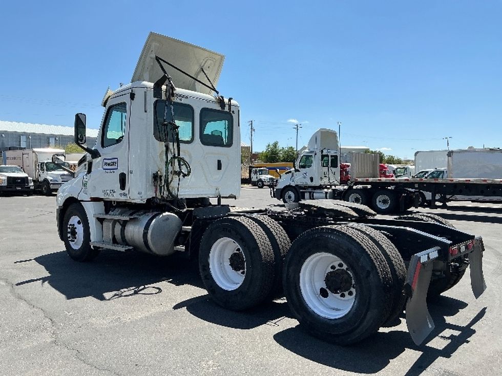 Day Cab Tractor-Heavy Duty Tractors-Freightliner-2020-T12664ST-Denver-CO-293,511\n\t\tmiles-$ 57,250 - Image 5