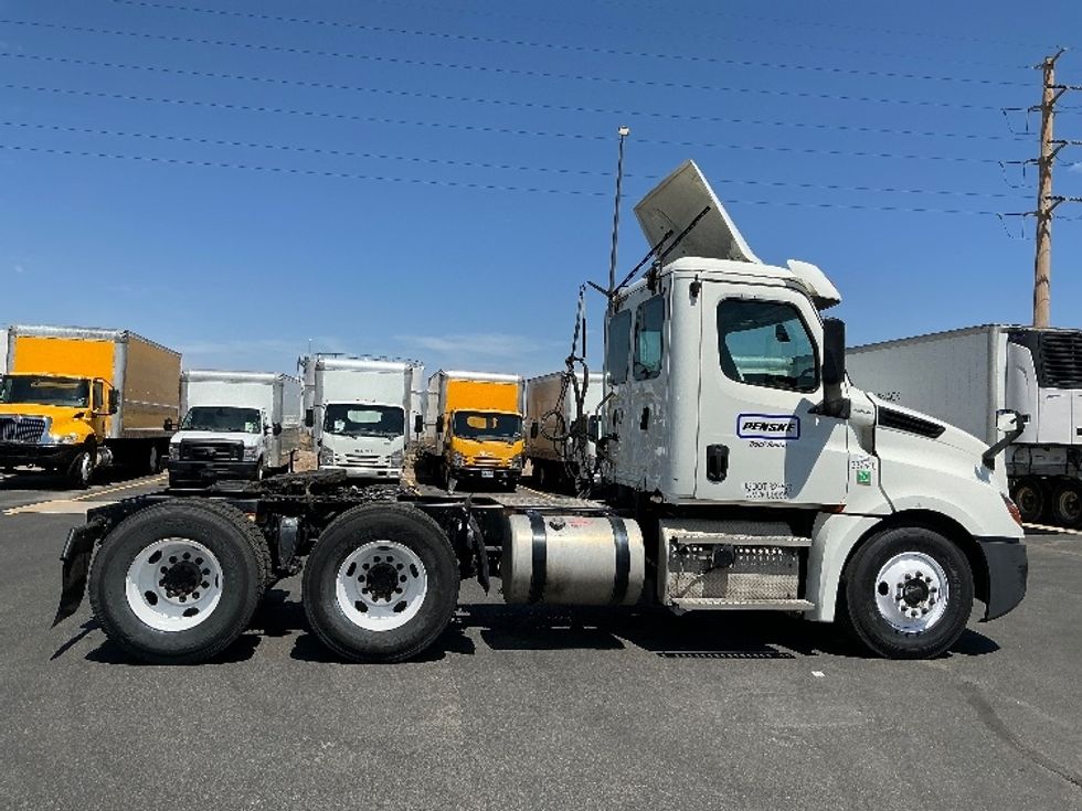 Day Cab Tractor-Heavy Duty Tractors-Freightliner-2020-T12664ST-Denver-CO-293,511\n\t\tmiles-$ 57,250 - Image 8