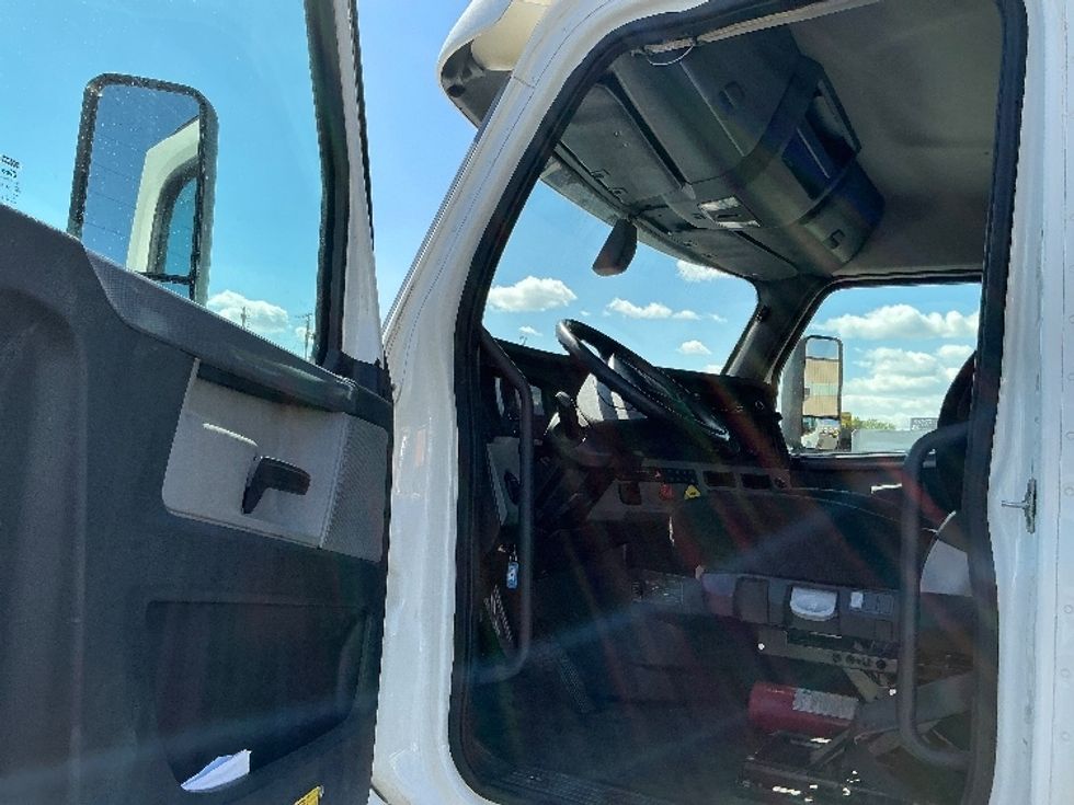 Day Cab Tractor-Heavy Duty Tractors-Freightliner-2020-T12664ST-Denver-CO-293,511\n\t\tmiles-$ 57,250 - Image 9