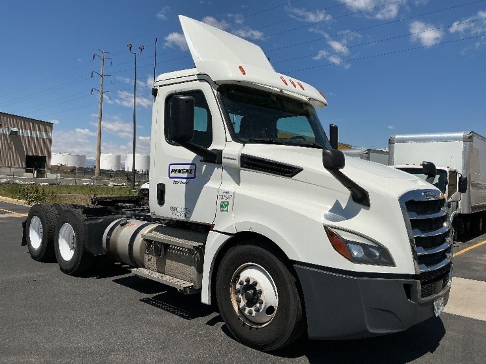 Day Cab Tractor-Heavy Duty Tractors-Freightliner-2020-T12664ST-Denver-CO-387,081\n\t\tmiles-$ 52,000 - Image 1