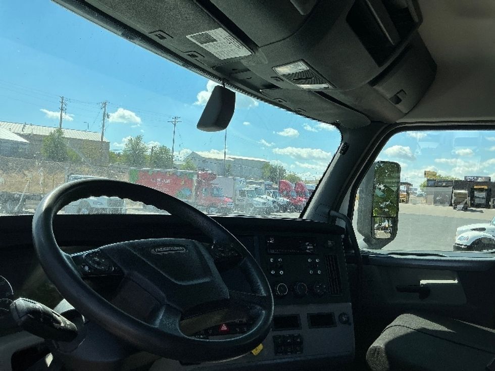 Day Cab Tractor-Heavy Duty Tractors-Freightliner-2020-T12664ST-Denver-CO-387,081\n\t\tmiles-$ 52,000 - Image 10