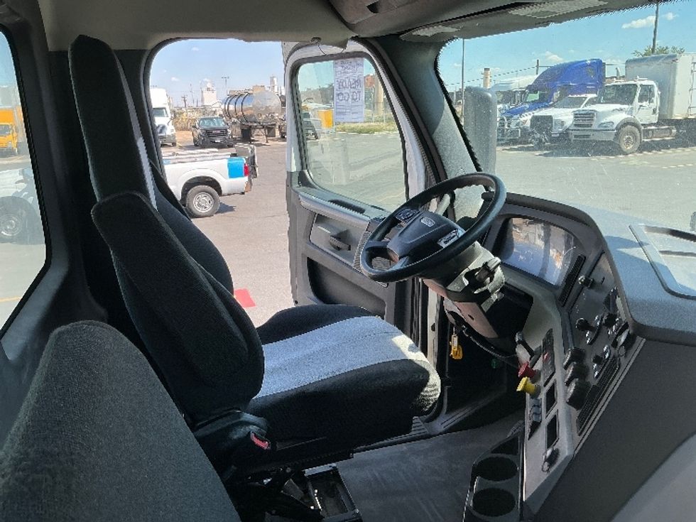 Day Cab Tractor-Heavy Duty Tractors-Freightliner-2020-T12664ST-Denver-CO-387,081\n\t\tmiles-$ 52,000 - Image 14