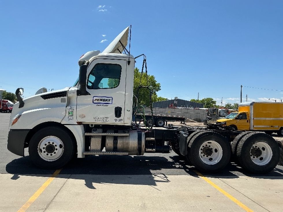 Day Cab Tractor-Heavy Duty Tractors-Freightliner-2020-T12664ST-Denver-CO-387,081\n\t\tmiles-$ 52,000 - Image 4