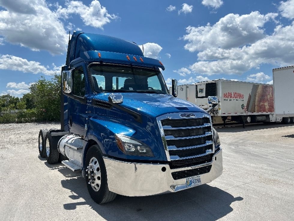 Day Cab Tractor-Heavy Duty Tractors-Freightliner-2020-T12664ST-Des Moines-IA-199,358\n\t\tmiles-$ 68,750 - Image 1