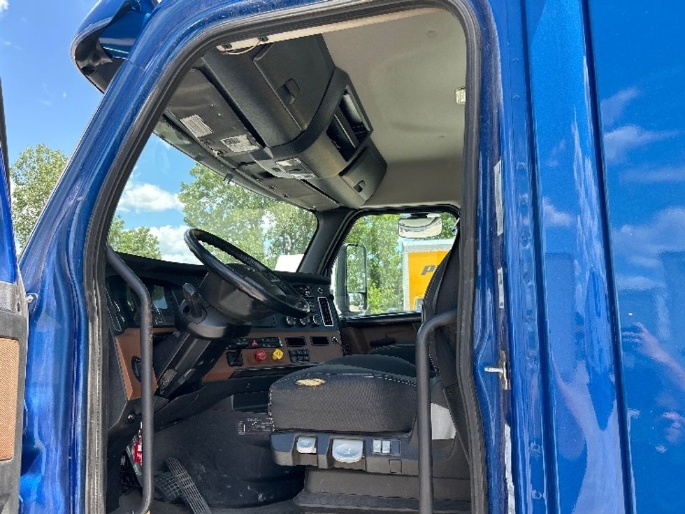 Day Cab Tractor-Heavy Duty Tractors-Freightliner-2020-T12664ST-Des Moines-IA-199,358\n\t\tmiles-$ 68,750 - Image 10