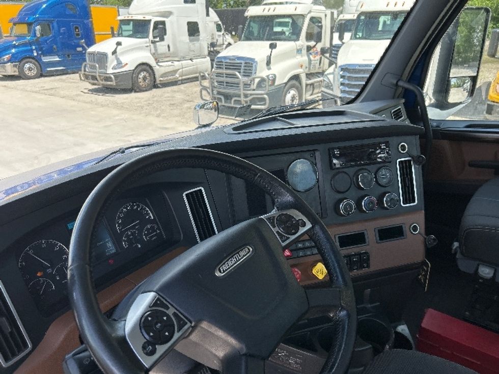 Day Cab Tractor-Heavy Duty Tractors-Freightliner-2020-T12664ST-Des Moines-IA-199,358\n\t\tmiles-$ 68,750 - Image 11