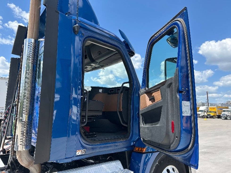 Day Cab Tractor-Heavy Duty Tractors-Freightliner-2020-T12664ST-Des Moines-IA-199,358\n\t\tmiles-$ 68,750 - Image 12