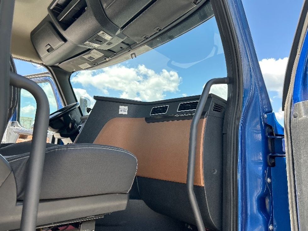 Day Cab Tractor-Heavy Duty Tractors-Freightliner-2020-T12664ST-Des Moines-IA-199,358\n\t\tmiles-$ 68,750 - Image 13