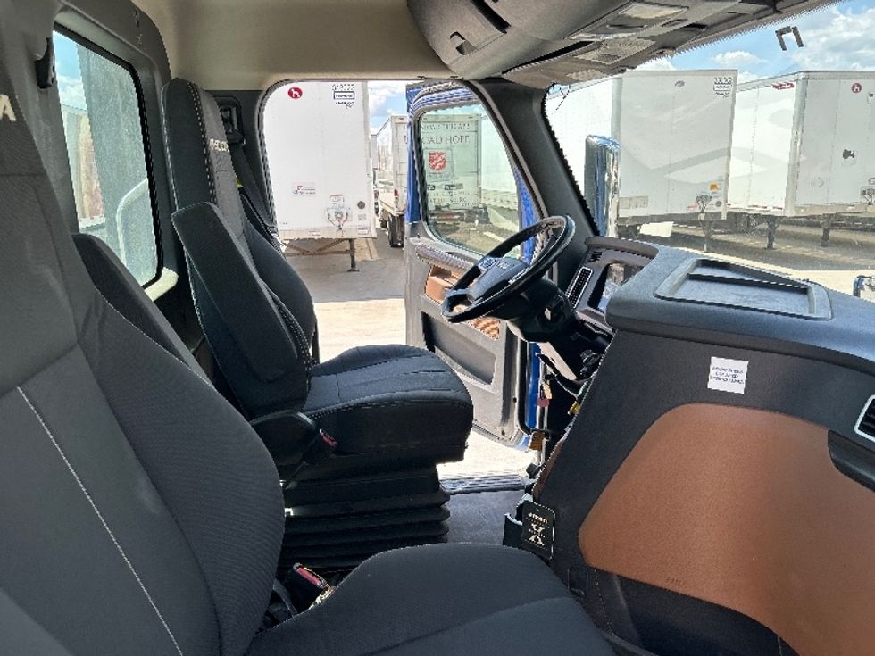 Day Cab Tractor-Heavy Duty Tractors-Freightliner-2020-T12664ST-Des Moines-IA-199,358\n\t\tmiles-$ 68,750 - Image 14