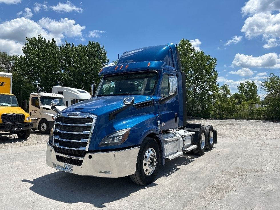 Day Cab Tractor-Heavy Duty Tractors-Freightliner-2020-T12664ST-Des Moines-IA-199,358\n\t\tmiles-$ 68,750 - Image 3