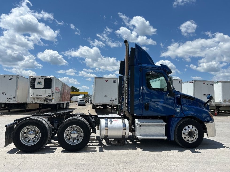 Day Cab Tractor-Heavy Duty Tractors-Freightliner-2020-T12664ST-Des Moines-IA-199,358\n\t\tmiles-$ 68,750 - Image 8