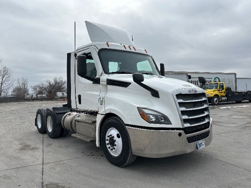 Day Cab Tractor-Heavy Duty Tractors-Freightliner-2020-T12664ST-Des Moines-IA-307,499\n\t\tmiles-$ 52,000 - Image 1