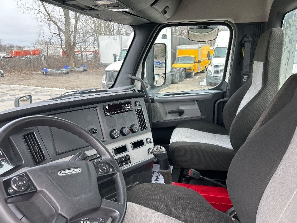 Day Cab Tractor-Heavy Duty Tractors-Freightliner-2020-T12664ST-Des Moines-IA-307,499\n\t\tmiles-$ 52,000 - Image 10