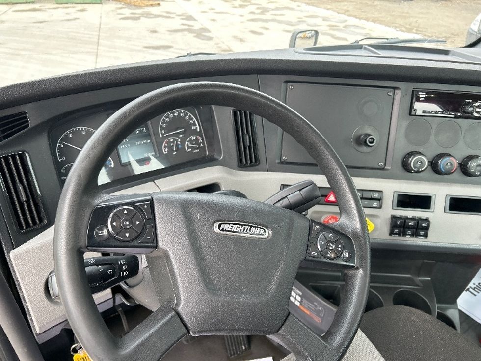 Day Cab Tractor-Heavy Duty Tractors-Freightliner-2020-T12664ST-Des Moines-IA-307,499\n\t\tmiles-$ 52,000 - Image 11