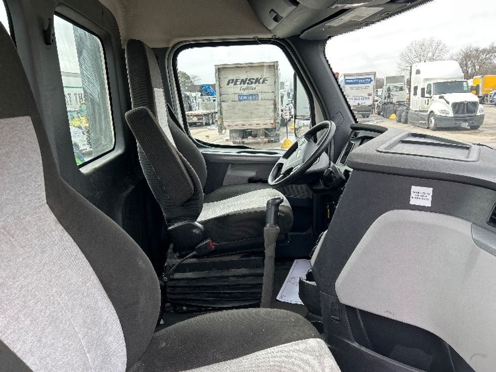 Day Cab Tractor-Heavy Duty Tractors-Freightliner-2020-T12664ST-Des Moines-IA-307,499\n\t\tmiles-$ 52,000 - Image 14