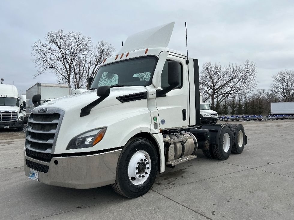Day Cab Tractor-Heavy Duty Tractors-Freightliner-2020-T12664ST-Des Moines-IA-307,499\n\t\tmiles-$ 52,000 - Image 3