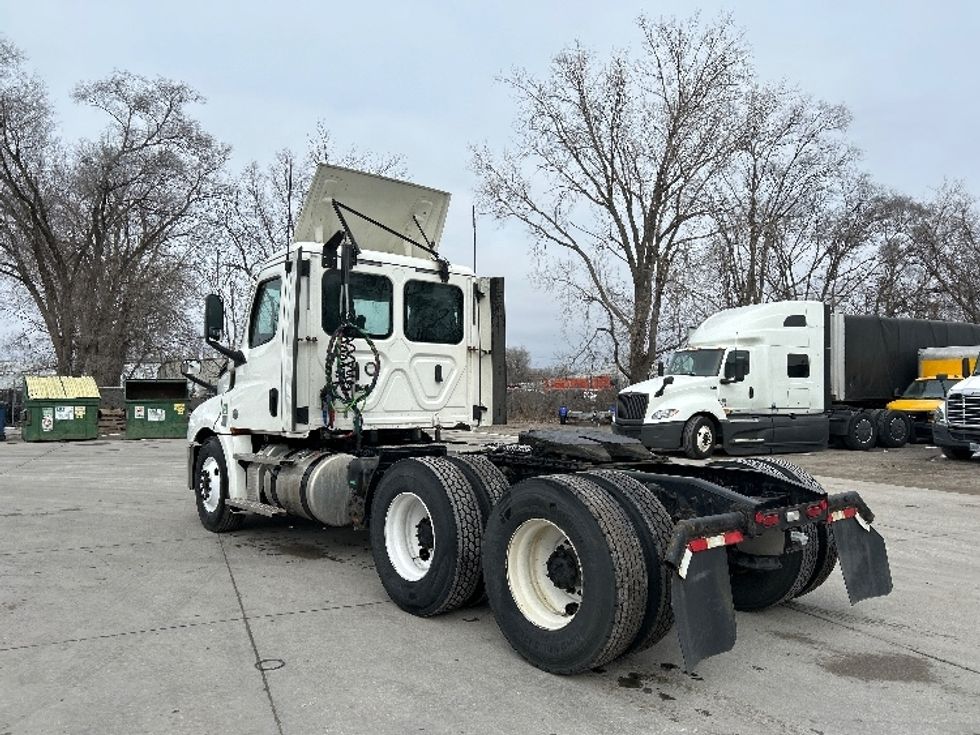 Day Cab Tractor-Heavy Duty Tractors-Freightliner-2020-T12664ST-Des Moines-IA-307,499\n\t\tmiles-$ 52,000 - Image 5