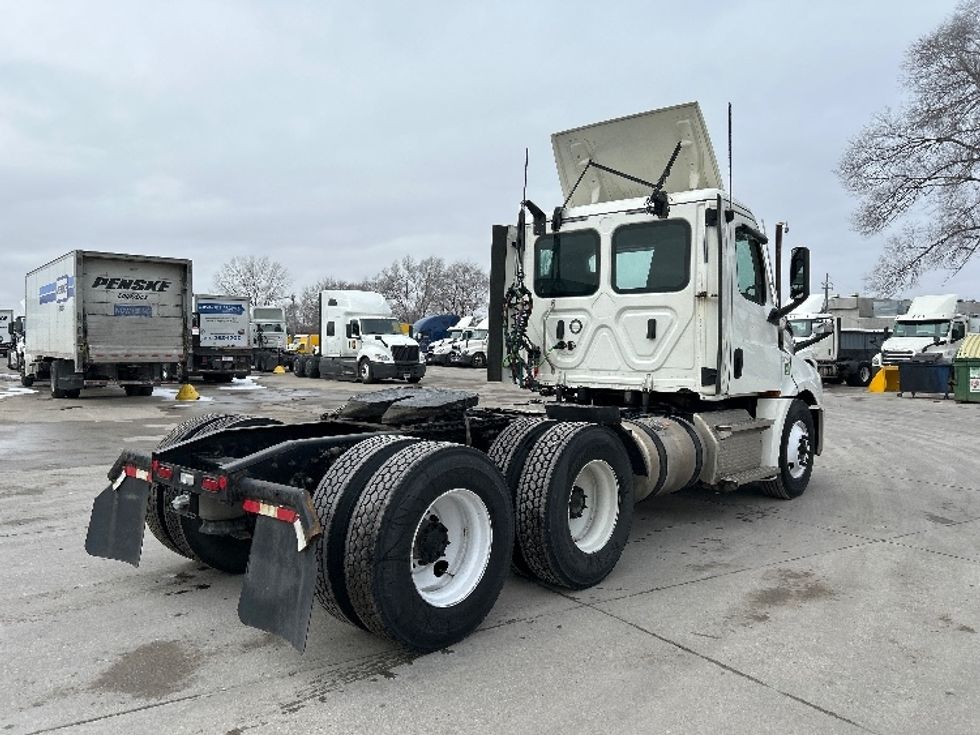 Day Cab Tractor-Heavy Duty Tractors-Freightliner-2020-T12664ST-Des Moines-IA-307,499\n\t\tmiles-$ 52,000 - Image 7