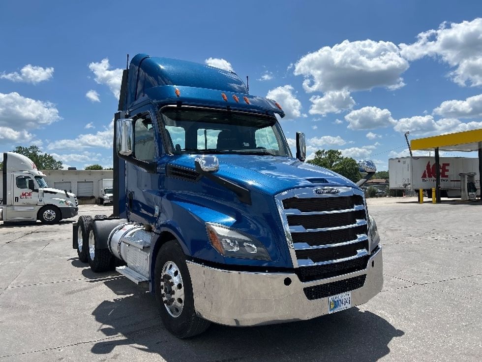 Day Cab Tractor-Heavy Duty Tractors-Freightliner-2020-T12664ST-Des Moines-IA-320,706\n\t\tmiles-$ 61,250 - Image 1