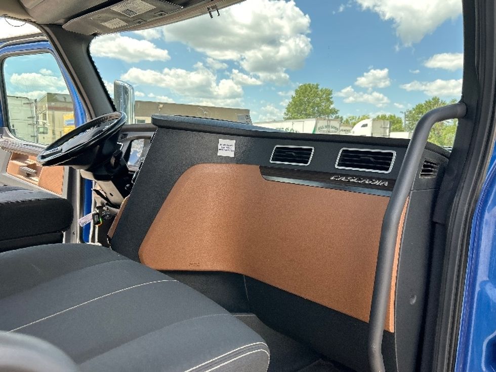 Day Cab Tractor-Heavy Duty Tractors-Freightliner-2020-T12664ST-Des Moines-IA-320,706\n\t\tmiles-$ 61,250 - Image 13