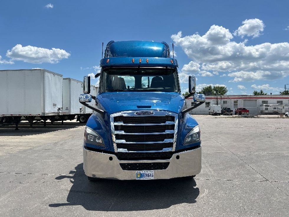 Day Cab Tractor-Heavy Duty Tractors-Freightliner-2020-T12664ST-Des Moines-IA-320,706\n\t\tmiles-$ 61,250 - Image 2