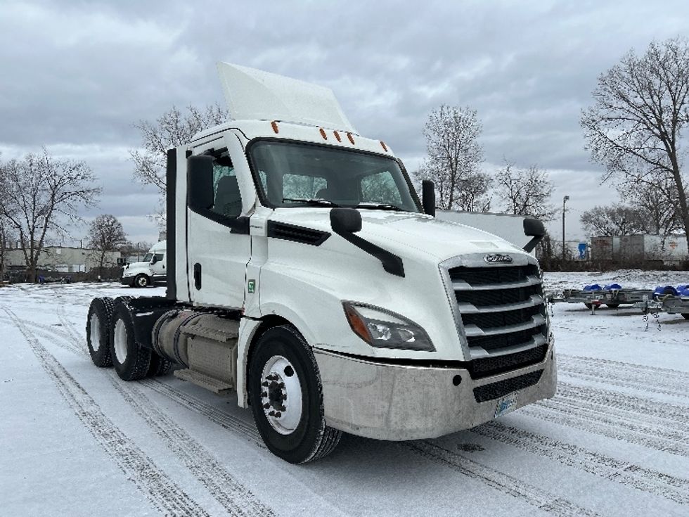 Day Cab Tractor-Heavy Duty Tractors-Freightliner-2020-T12664ST-Des Moines-IA-358,264\n\t\tmiles-$ 49,000 - Image 1