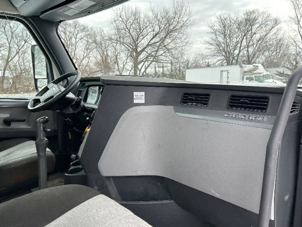 Day Cab Tractor-Heavy Duty Tractors-Freightliner-2020-T12664ST-Des Moines-IA-358,264\n\t\tmiles-$ 49,000 - Image 13