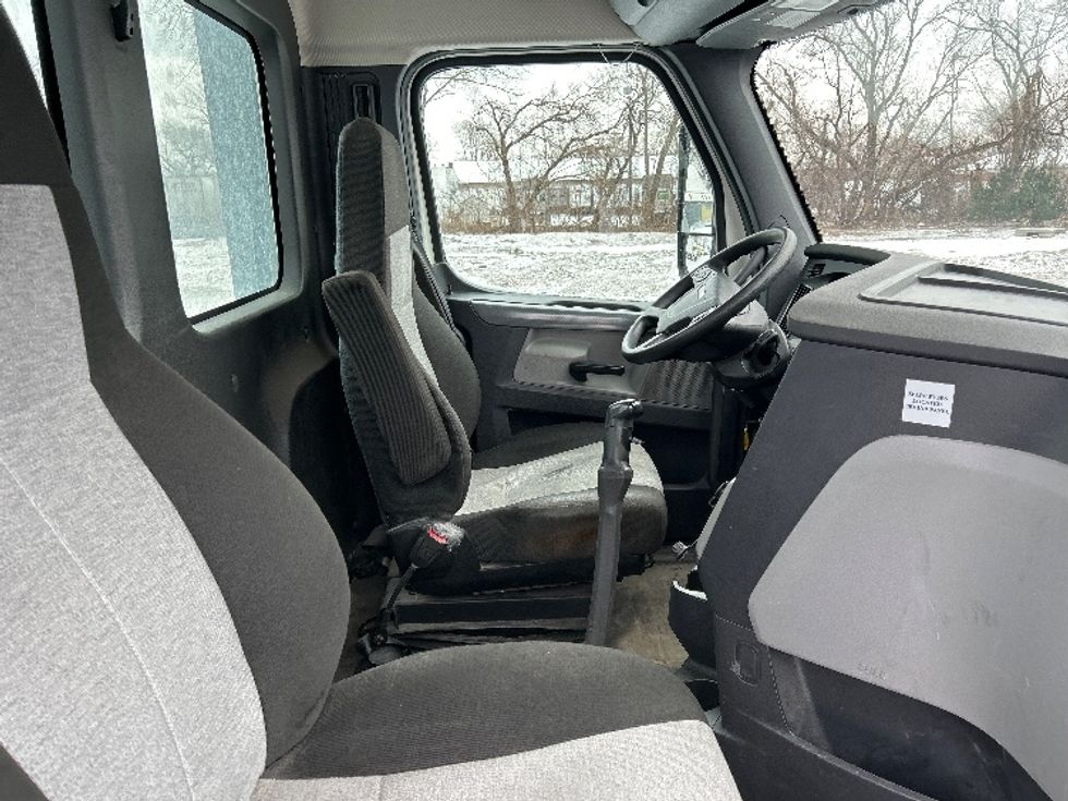 Day Cab Tractor-Heavy Duty Tractors-Freightliner-2020-T12664ST-Des Moines-IA-358,264\n\t\tmiles-$ 49,000 - Image 14