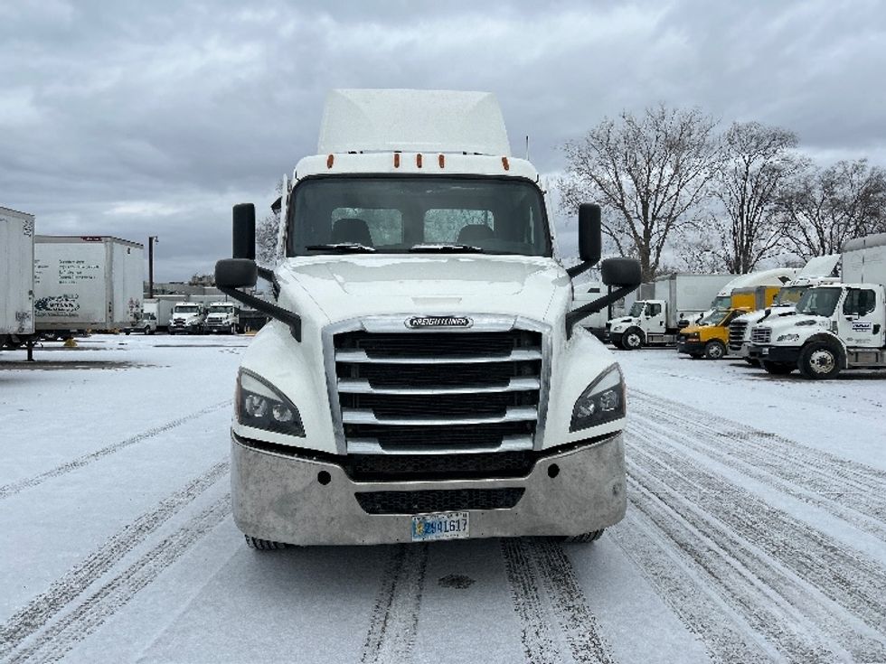 Day Cab Tractor-Heavy Duty Tractors-Freightliner-2020-T12664ST-Des Moines-IA-358,264\n\t\tmiles-$ 49,000 - Image 2