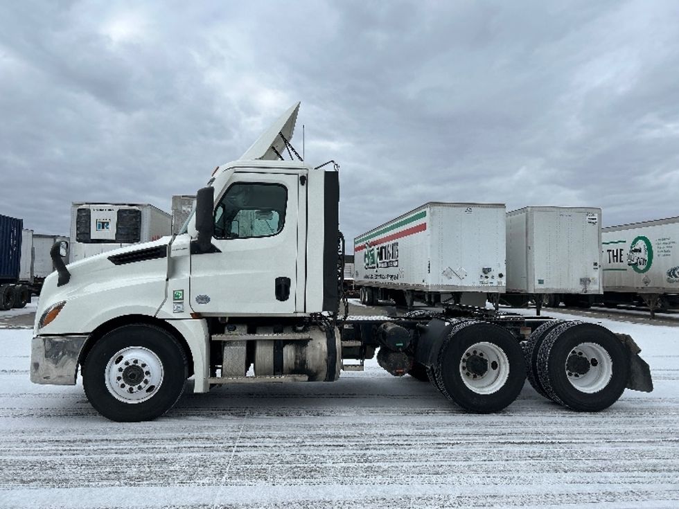 Day Cab Tractor-Heavy Duty Tractors-Freightliner-2020-T12664ST-Des Moines-IA-358,264\n\t\tmiles-$ 49,000 - Image 4
