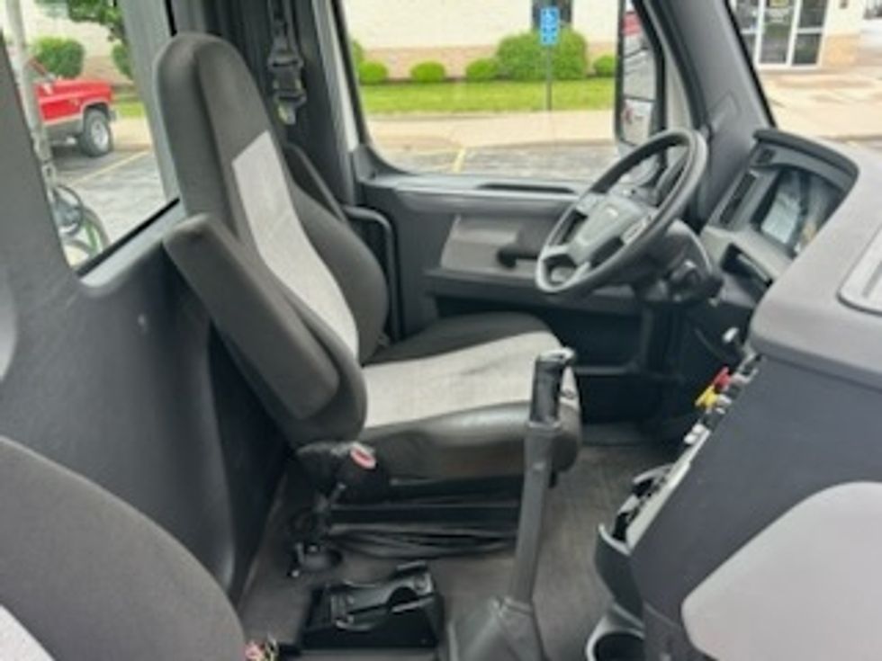 Day Cab Tractor-Heavy Duty Tractors-Freightliner-2020-T12664ST-Des Moines-IA-358,483\n\t\tmiles-$ 42,750 - Image 12