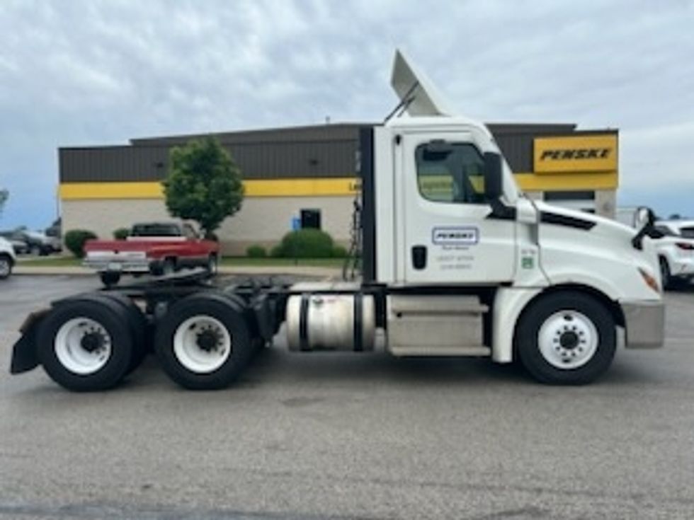Day Cab Tractor-Heavy Duty Tractors-Freightliner-2020-T12664ST-Des Moines-IA-358,483\n\t\tmiles-$ 42,750 - Image 4