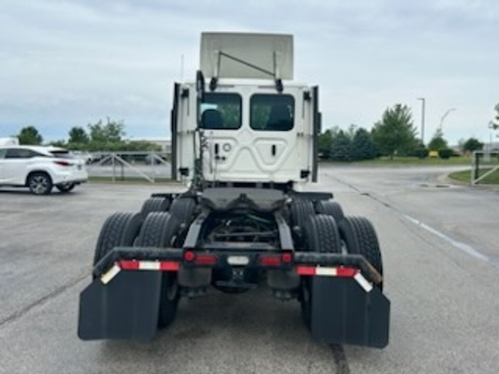 Day Cab Tractor-Heavy Duty Tractors-Freightliner-2020-T12664ST-Des Moines-IA-358,483\n\t\tmiles-$ 42,750 - Image 6