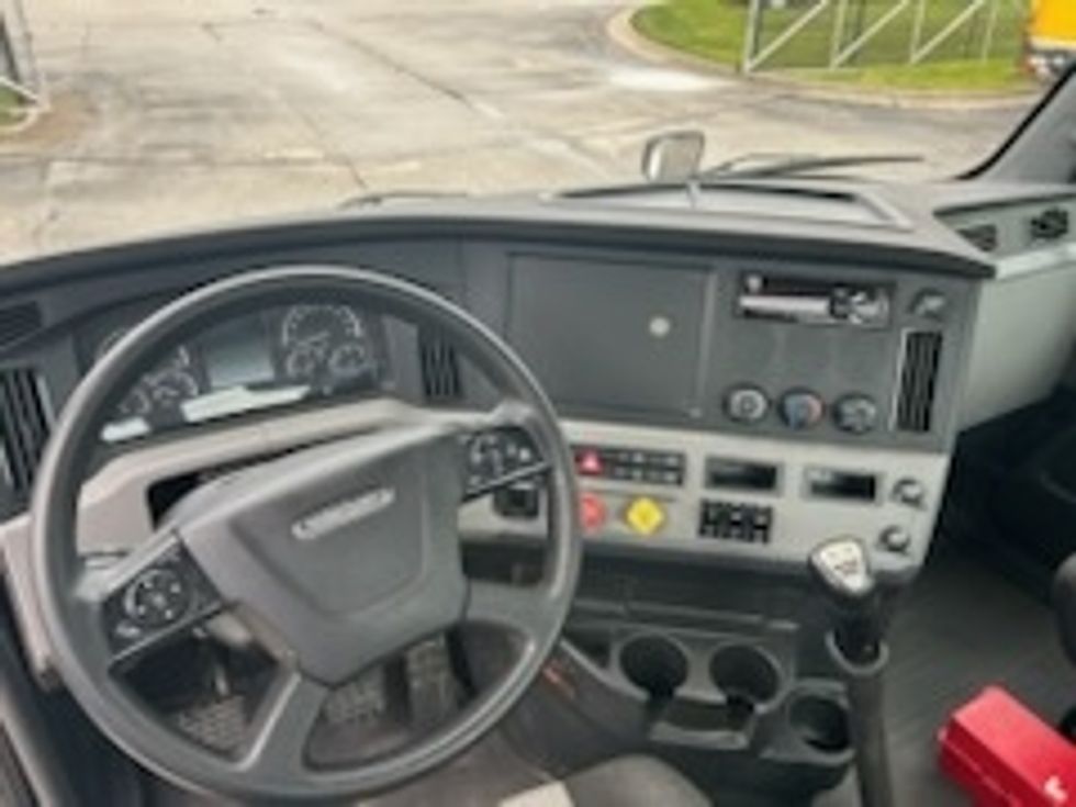 Day Cab Tractor-Heavy Duty Tractors-Freightliner-2020-T12664ST-Des Moines-IA-358,483\n\t\tmiles-$ 42,750 - Image 9
