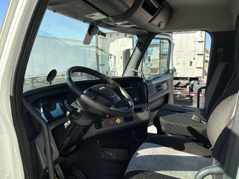 Day Cab Tractor-Heavy Duty Tractors-Freightliner-2020-T12664ST-Des Moines-IA-383,454\n\t\tmiles-$ 54,000 - Image 10