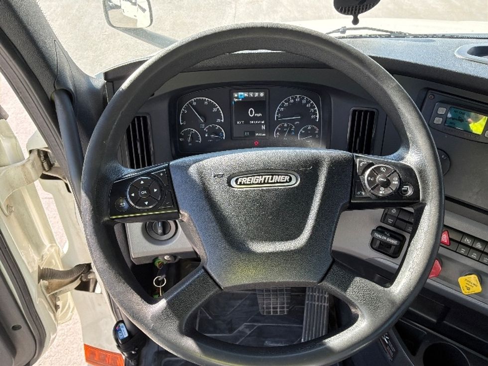 Day Cab Tractor-Heavy Duty Tractors-Freightliner-2020-T12664ST-Des Moines-IA-383,454\n\t\tmiles-$ 54,000 - Image 11