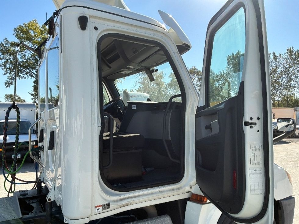Day Cab Tractor-Heavy Duty Tractors-Freightliner-2020-T12664ST-Des Moines-IA-383,454\n\t\tmiles-$ 54,000 - Image 12