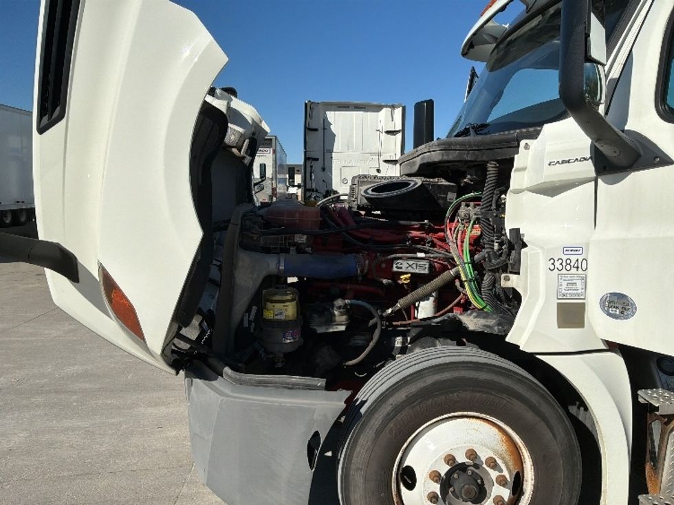 Day Cab Tractor-Heavy Duty Tractors-Freightliner-2020-T12664ST-Des Moines-IA-383,454\n\t\tmiles-$ 54,000 - Image 16