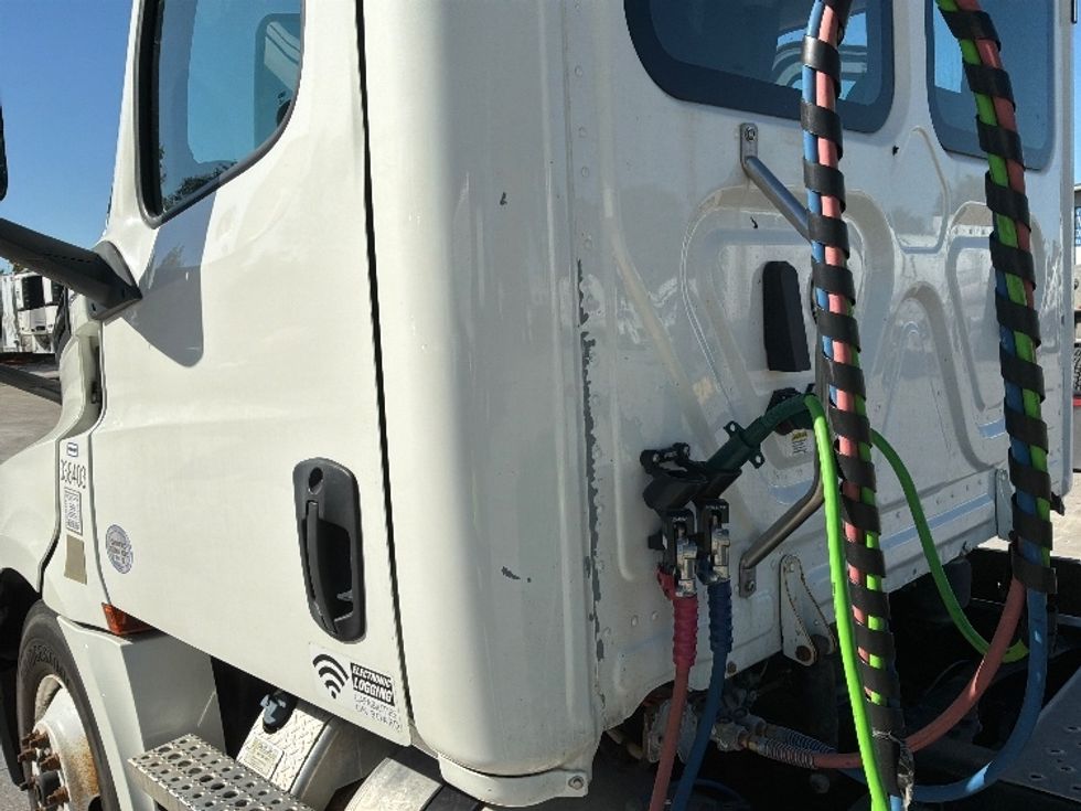 Day Cab Tractor-Heavy Duty Tractors-Freightliner-2020-T12664ST-Des Moines-IA-383,454\n\t\tmiles-$ 54,000 - Image 18