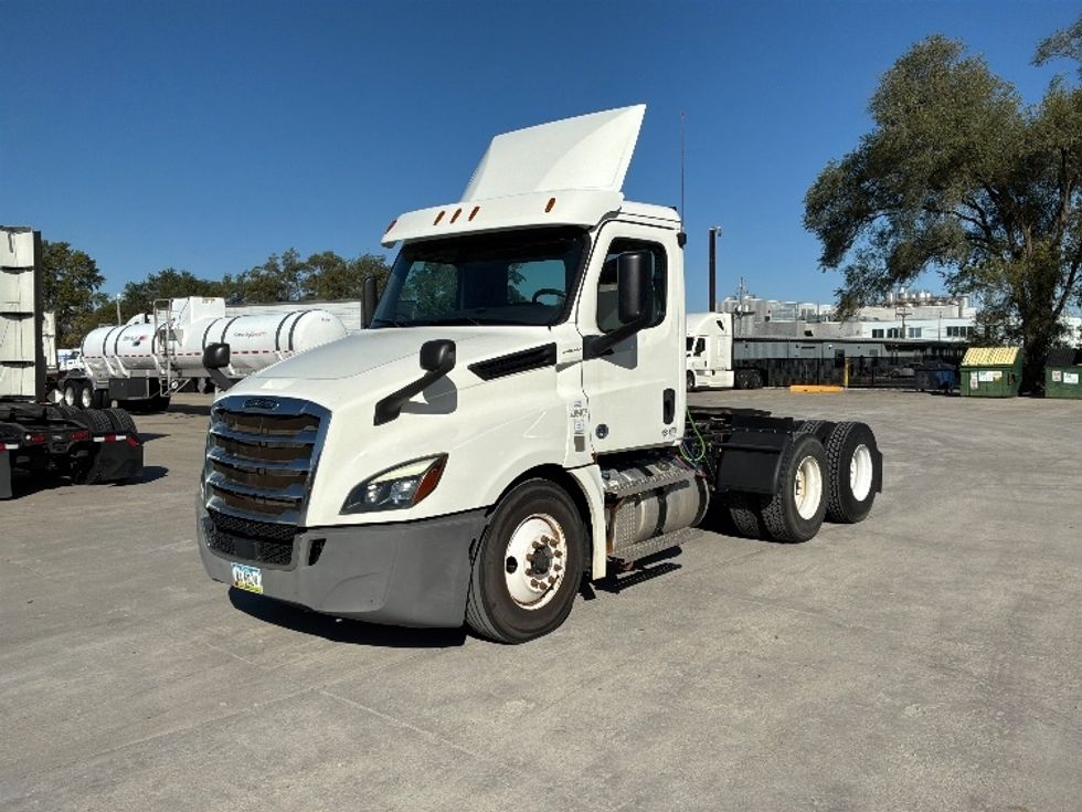 Day Cab Tractor-Heavy Duty Tractors-Freightliner-2020-T12664ST-Des Moines-IA-383,454\n\t\tmiles-$ 54,000 - Image 3
