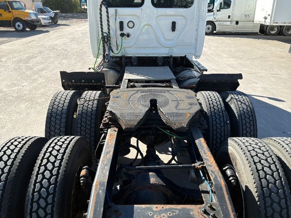 Day Cab Tractor-Heavy Duty Tractors-Freightliner-2020-T12664ST-Des Moines-IA-383,454\n\t\tmiles-$ 54,000 - Image 6