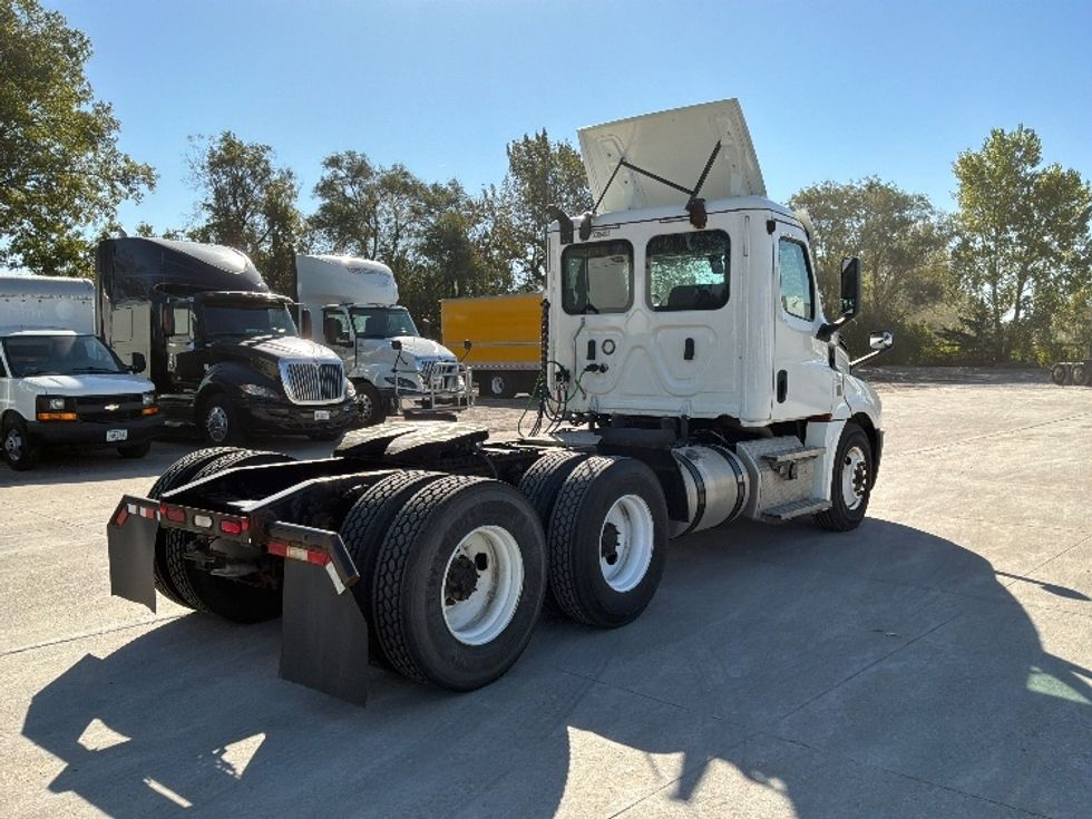 Day Cab Tractor-Heavy Duty Tractors-Freightliner-2020-T12664ST-Des Moines-IA-383,454\n\t\tmiles-$ 54,000 - Image 7