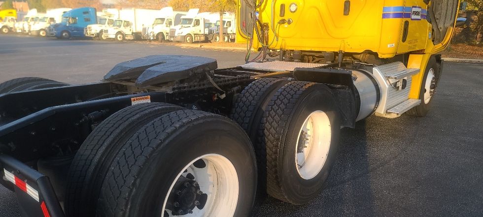 Day Cab Tractor-Heavy Duty Tractors-Freightliner-2020-T12664ST-Dothan-AL-539,327\n\t\tmiles-$ 36,000 - Image 18