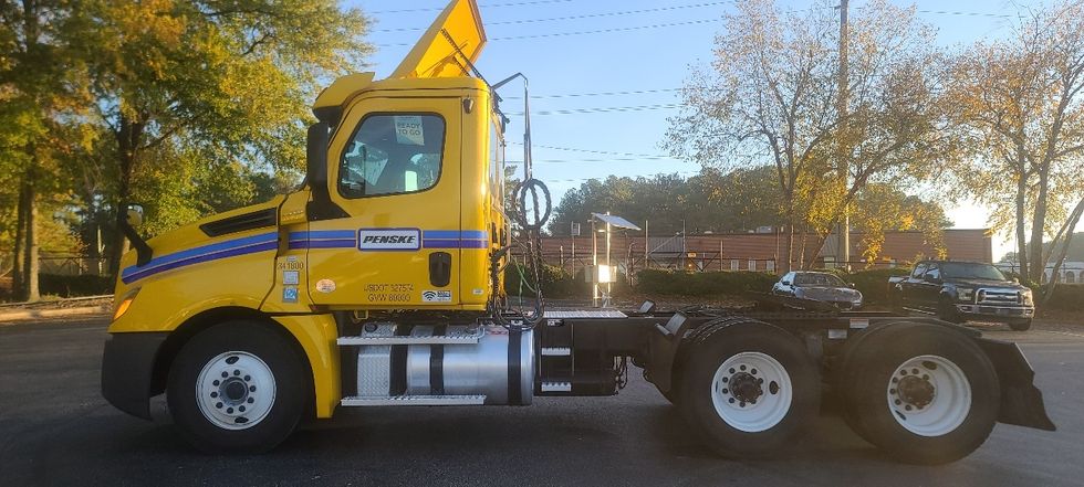 Day Cab Tractor-Heavy Duty Tractors-Freightliner-2020-T12664ST-Dothan-AL-539,327\n\t\tmiles-$ 36,000 - Image 4