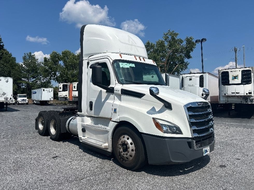 Day Cab Tractor-Heavy Duty Tractors-Freightliner-2020-T12664ST-Duluth-GA-208,035\n\t\tmiles-$ 64,250 - Image 1