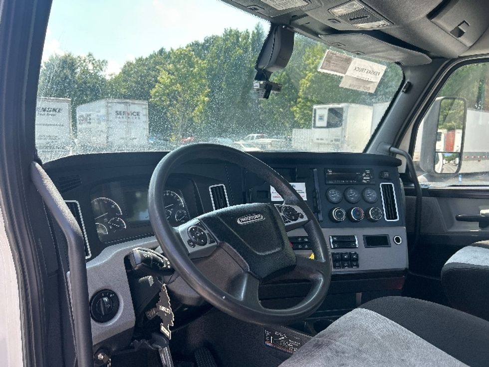 Day Cab Tractor-Heavy Duty Tractors-Freightliner-2020-T12664ST-Duluth-GA-208,035\n\t\tmiles-$ 64,250 - Image 10